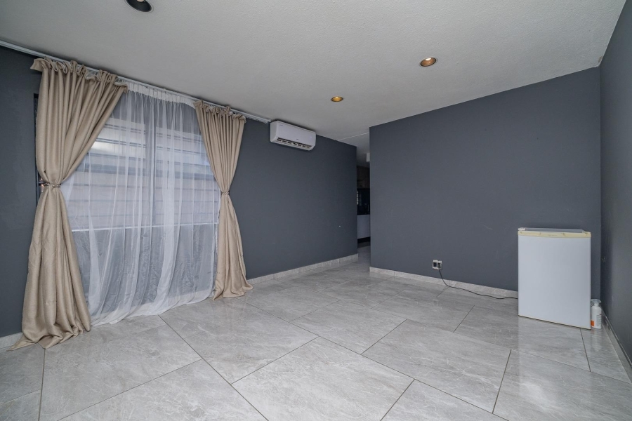 5 Bedroom Property for Sale in Reservoir Hills KwaZulu-Natal