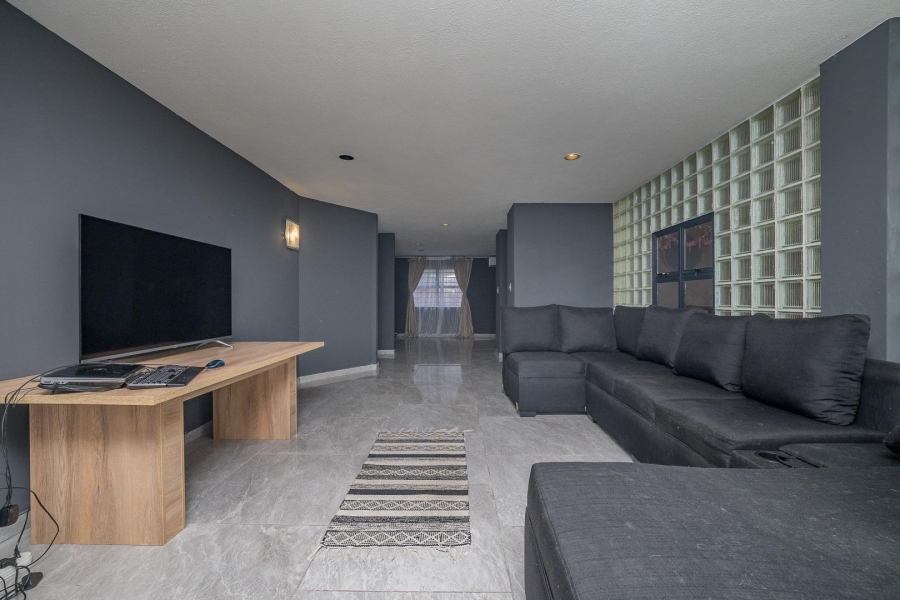 5 Bedroom Property for Sale in Reservoir Hills KwaZulu-Natal