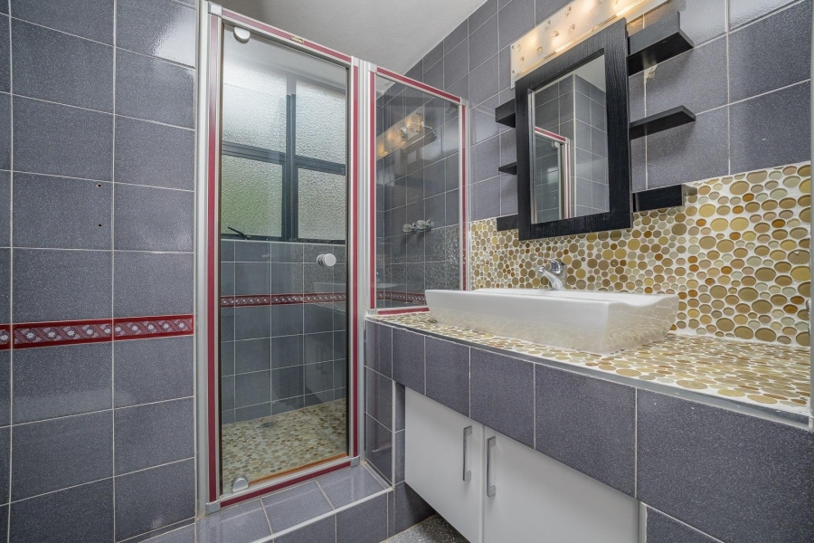 5 Bedroom Property for Sale in Reservoir Hills KwaZulu-Natal