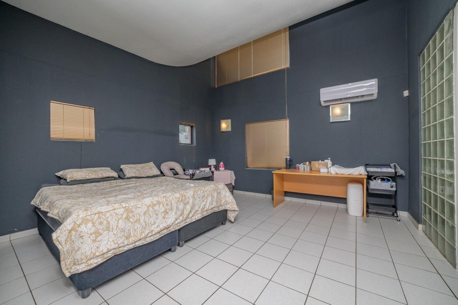 5 Bedroom Property for Sale in Reservoir Hills KwaZulu-Natal