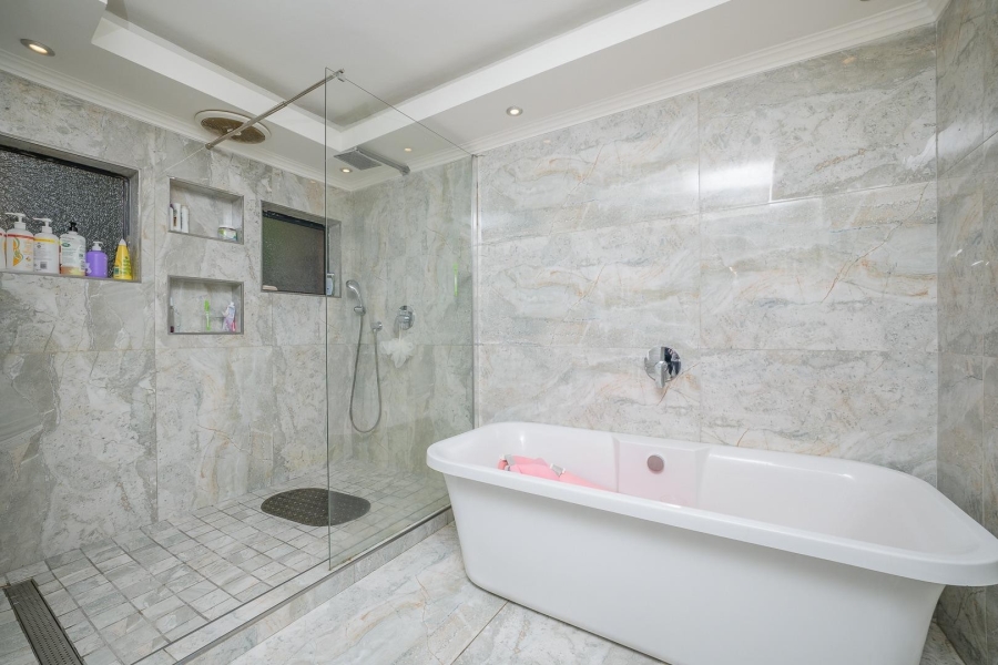5 Bedroom Property for Sale in Reservoir Hills KwaZulu-Natal