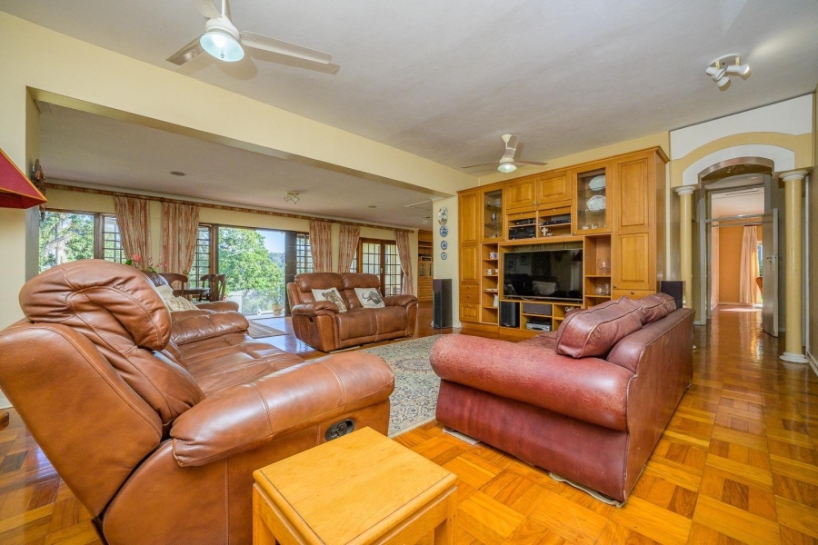 6 Bedroom Property for Sale in Cowies Hill KwaZulu-Natal