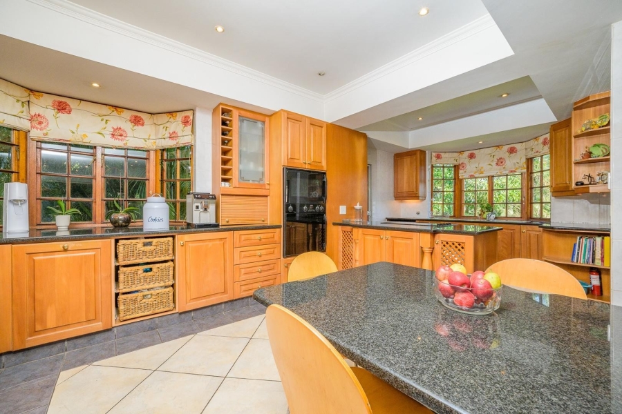 6 Bedroom Property for Sale in Cowies Hill KwaZulu-Natal