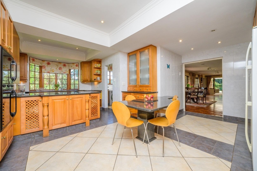 6 Bedroom Property for Sale in Cowies Hill KwaZulu-Natal