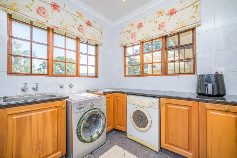 6 Bedroom Property for Sale in Cowies Hill KwaZulu-Natal
