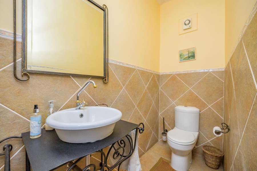 6 Bedroom Property for Sale in Cowies Hill KwaZulu-Natal