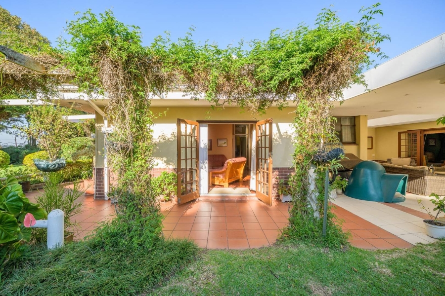 6 Bedroom Property for Sale in Cowies Hill KwaZulu-Natal