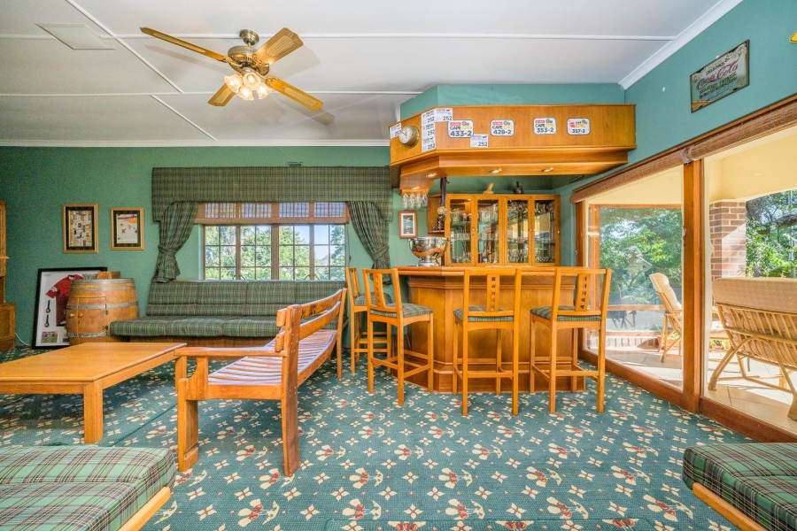 6 Bedroom Property for Sale in Cowies Hill KwaZulu-Natal