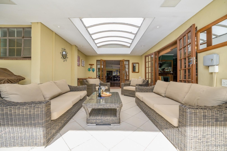 6 Bedroom Property for Sale in Cowies Hill KwaZulu-Natal