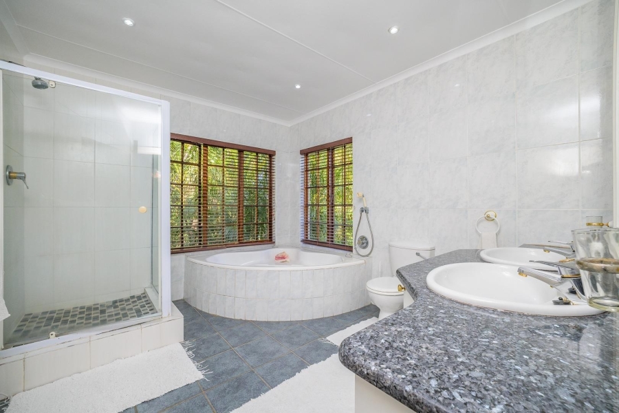 6 Bedroom Property for Sale in Cowies Hill KwaZulu-Natal