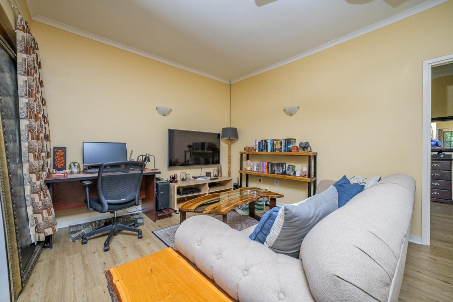 6 Bedroom Property for Sale in Cowies Hill KwaZulu-Natal