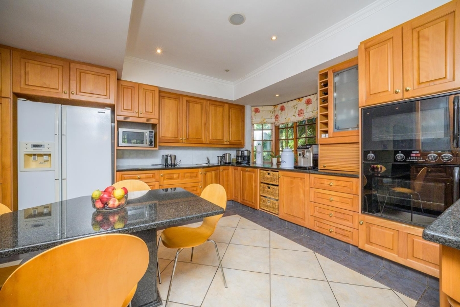 6 Bedroom Property for Sale in Cowies Hill KwaZulu-Natal