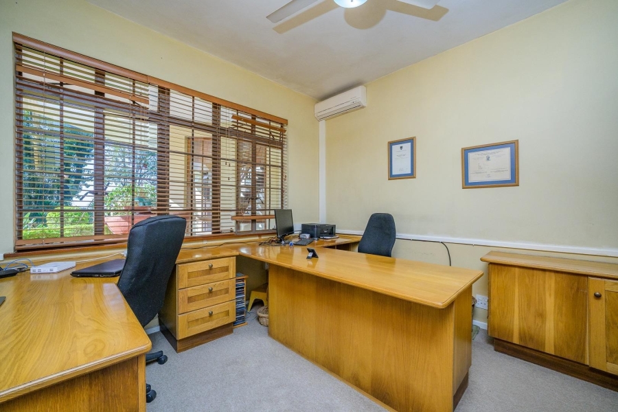 6 Bedroom Property for Sale in Cowies Hill KwaZulu-Natal