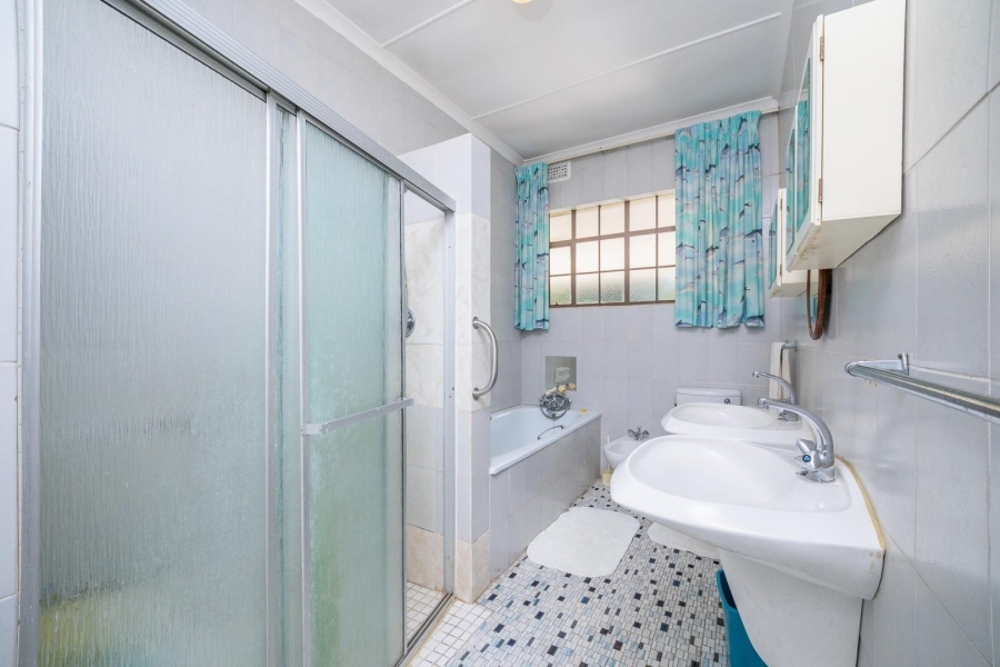6 Bedroom Property for Sale in Cowies Hill KwaZulu-Natal