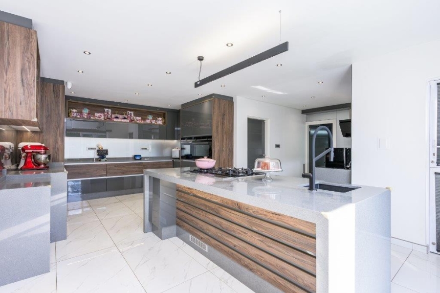 5 Bedroom Property for Sale in Paradise Valley KwaZulu-Natal