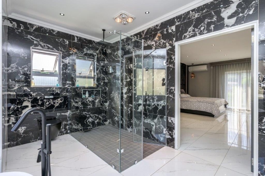 5 Bedroom Property for Sale in Paradise Valley KwaZulu-Natal