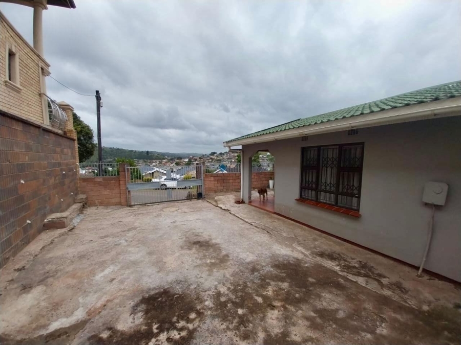 5 Bedroom Property for Sale in Umlazi KwaZulu-Natal