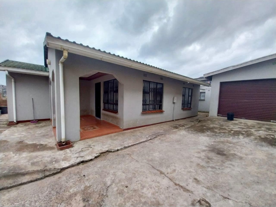5 Bedroom Property for Sale in Umlazi KwaZulu-Natal