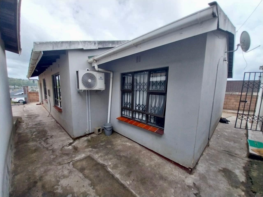 5 Bedroom Property for Sale in Umlazi KwaZulu-Natal