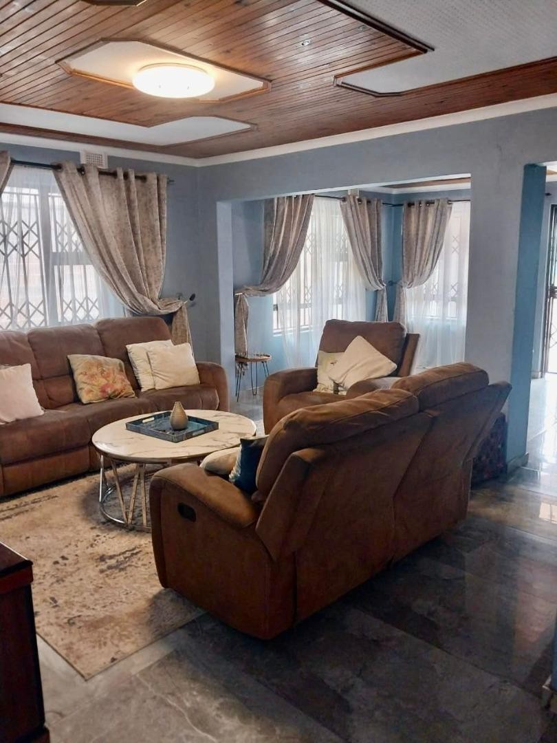5 Bedroom Property for Sale in Umlazi KwaZulu-Natal