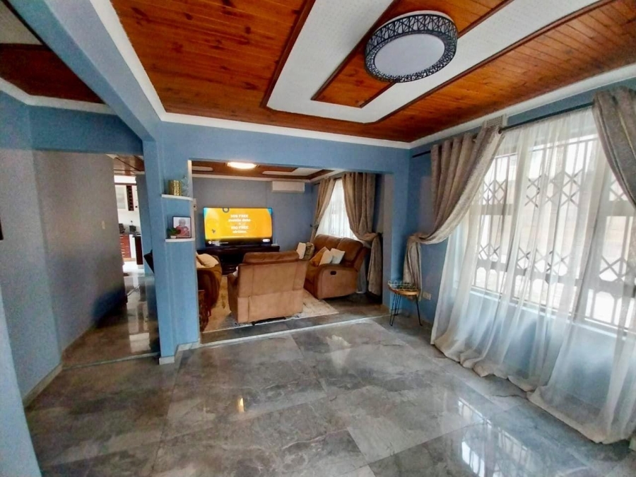 5 Bedroom Property for Sale in Umlazi KwaZulu-Natal