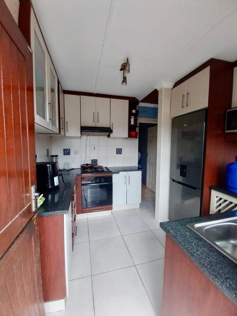 5 Bedroom Property for Sale in Umlazi KwaZulu-Natal