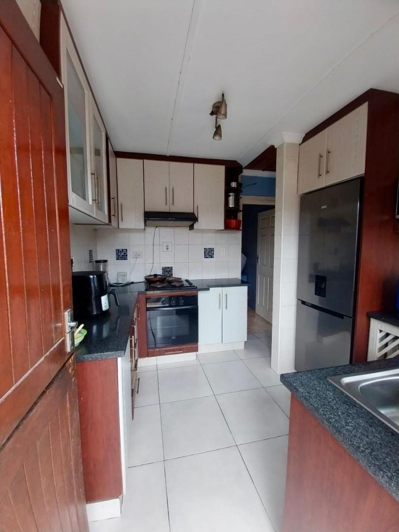 5 Bedroom Property for Sale in Umlazi KwaZulu-Natal