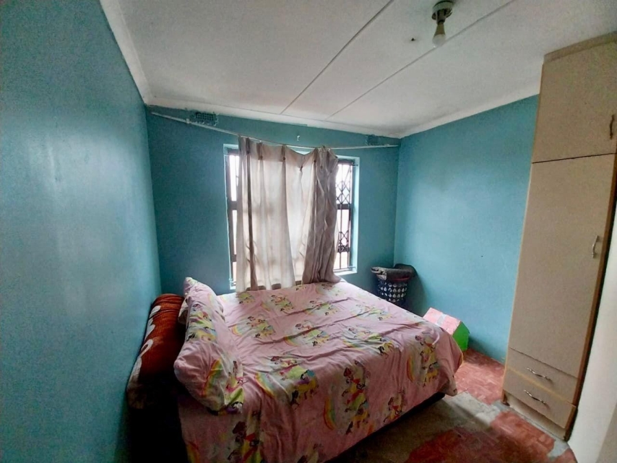 5 Bedroom Property for Sale in Umlazi KwaZulu-Natal
