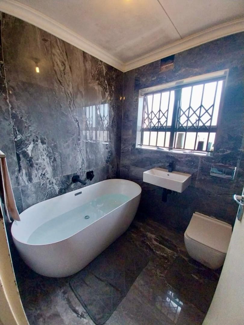 5 Bedroom Property for Sale in Umlazi KwaZulu-Natal