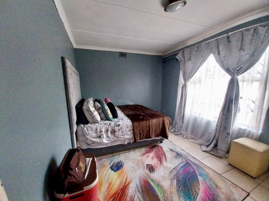 5 Bedroom Property for Sale in Umlazi KwaZulu-Natal