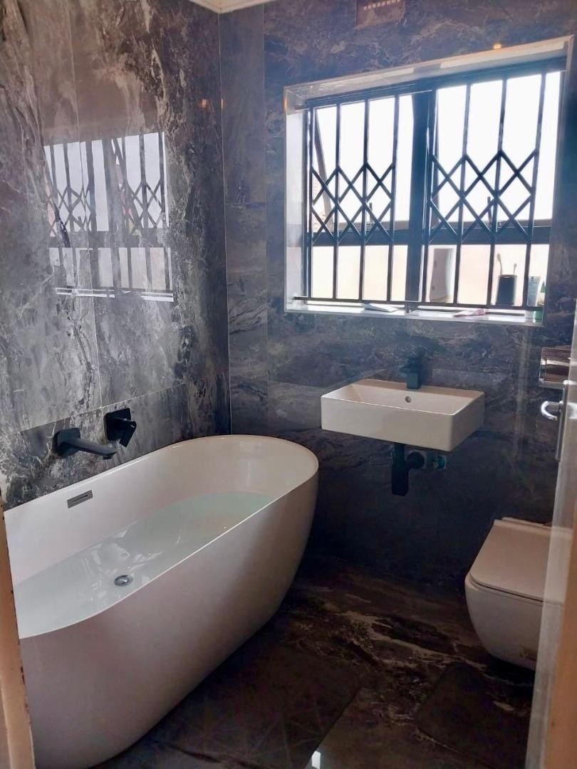 5 Bedroom Property for Sale in Umlazi KwaZulu-Natal