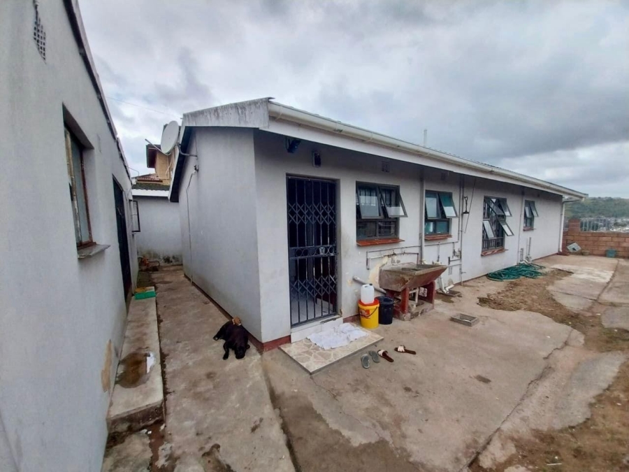5 Bedroom Property for Sale in Umlazi KwaZulu-Natal