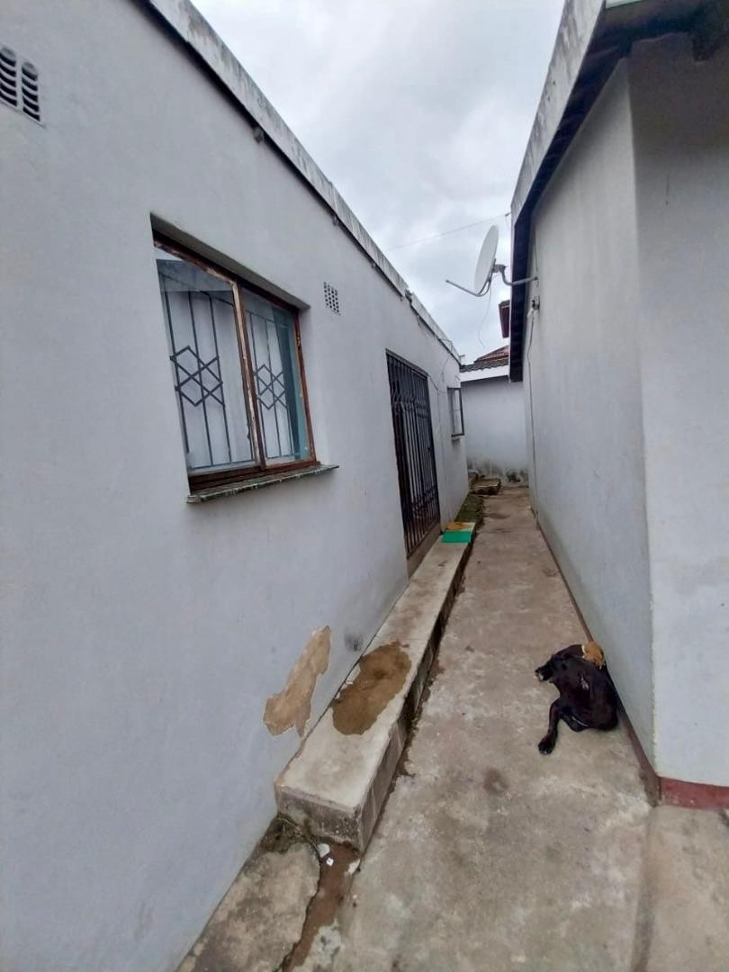 5 Bedroom Property for Sale in Umlazi KwaZulu-Natal