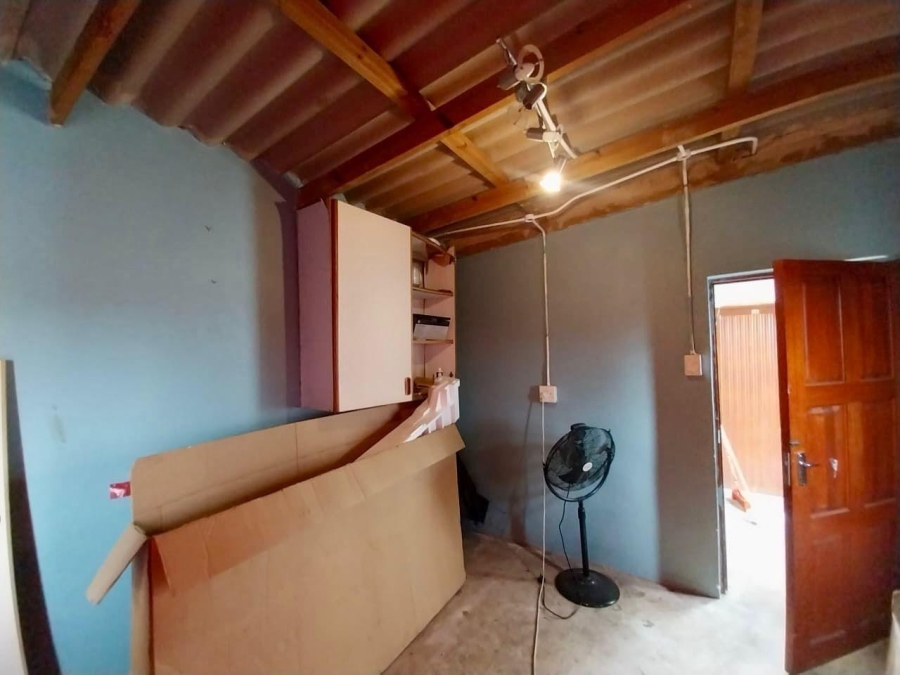 5 Bedroom Property for Sale in Umlazi KwaZulu-Natal