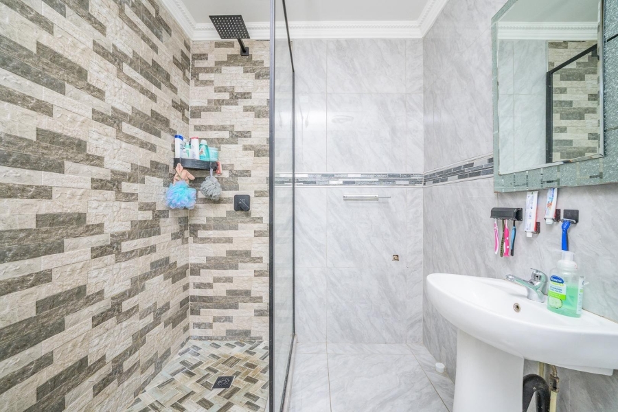2 Bedroom Property for Sale in Sherwood KwaZulu-Natal