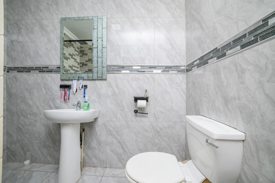2 Bedroom Property for Sale in Sherwood KwaZulu-Natal