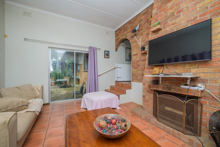 6 Bedroom Property for Sale in Kloof KwaZulu-Natal