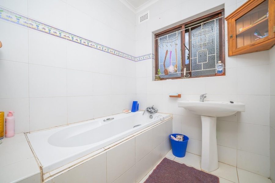 6 Bedroom Property for Sale in Kloof KwaZulu-Natal
