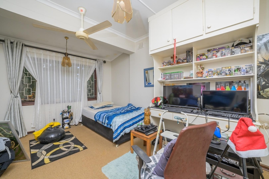 6 Bedroom Property for Sale in Kloof KwaZulu-Natal
