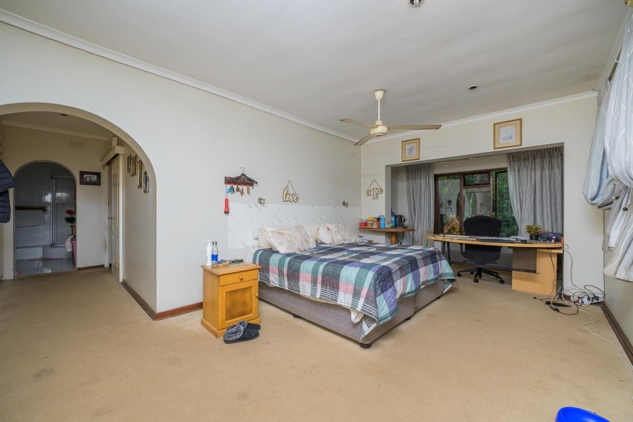 6 Bedroom Property for Sale in Kloof KwaZulu-Natal
