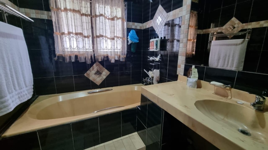 3 Bedroom Property for Sale in Silverglen KwaZulu-Natal