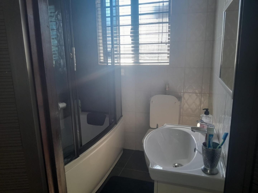 5 Bedroom Property for Sale in Bluff KwaZulu-Natal
