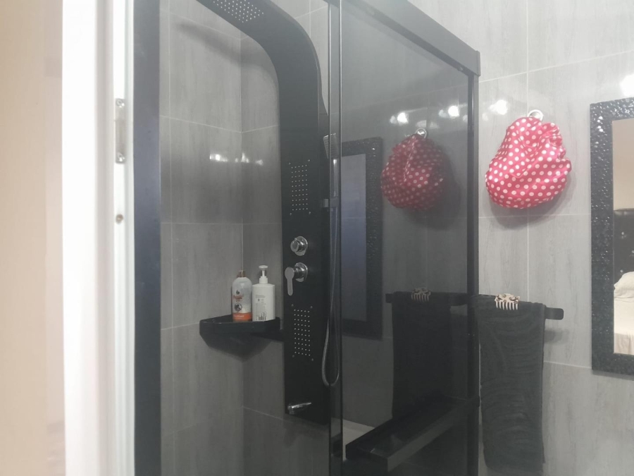 5 Bedroom Property for Sale in Bluff KwaZulu-Natal