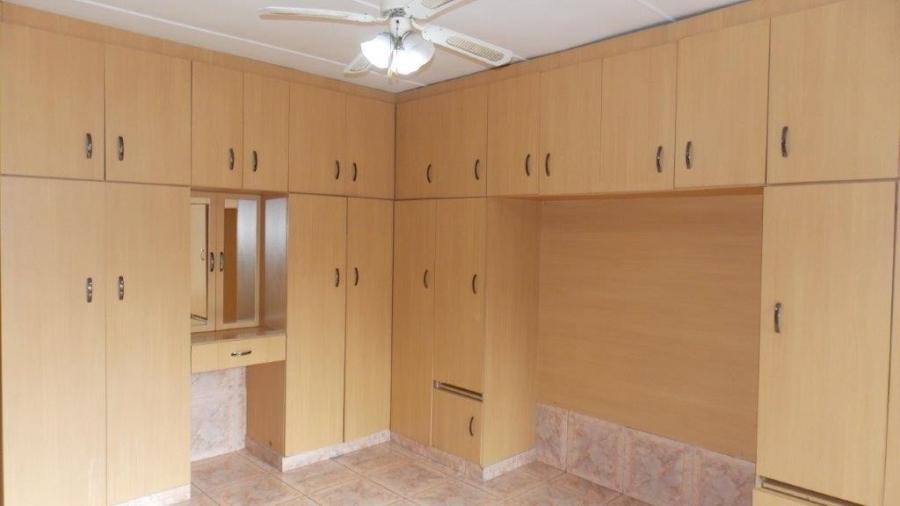 5 Bedroom Property for Sale in Havenside KwaZulu-Natal