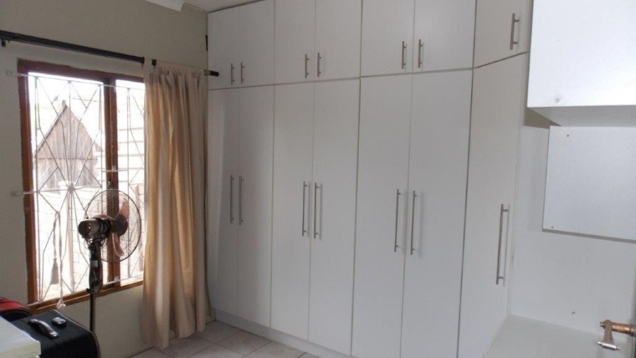 5 Bedroom Property for Sale in Havenside KwaZulu-Natal
