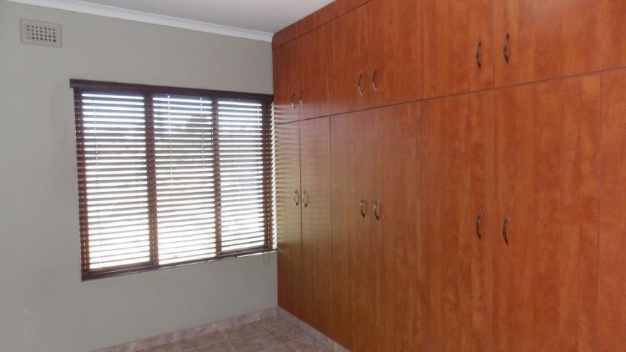 5 Bedroom Property for Sale in Havenside KwaZulu-Natal