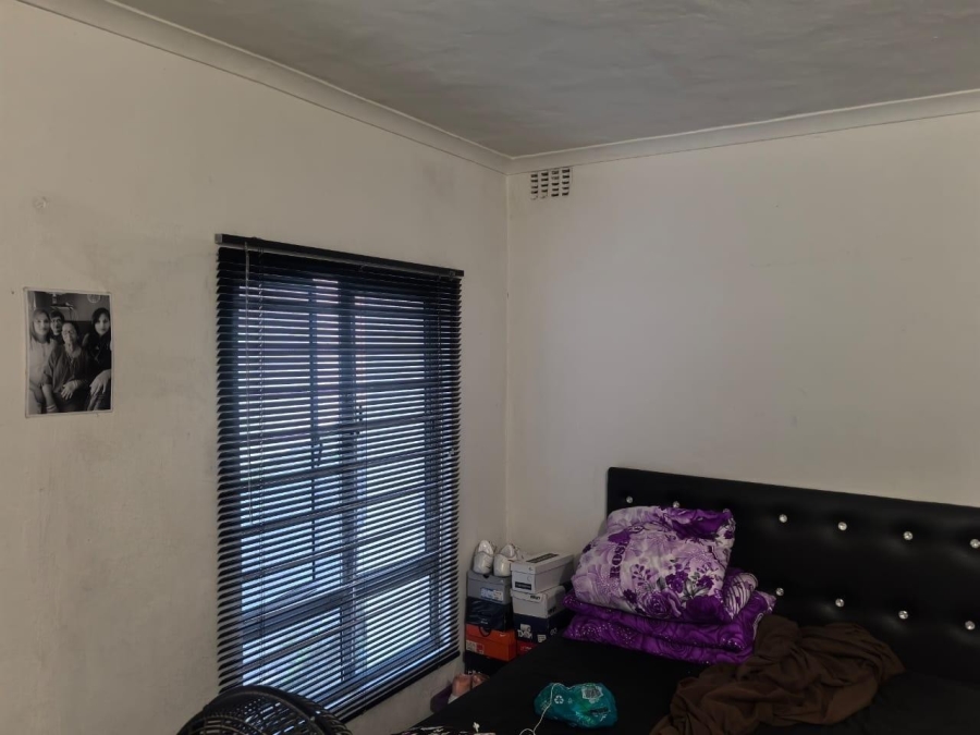 6 Bedroom Property for Sale in Chatsworth KwaZulu-Natal