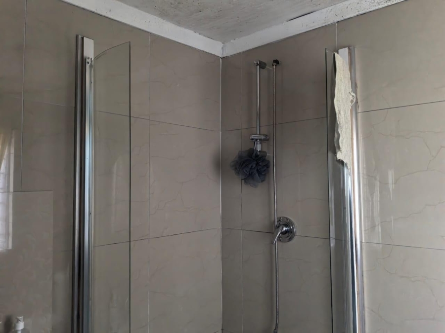 6 Bedroom Property for Sale in Chatsworth KwaZulu-Natal