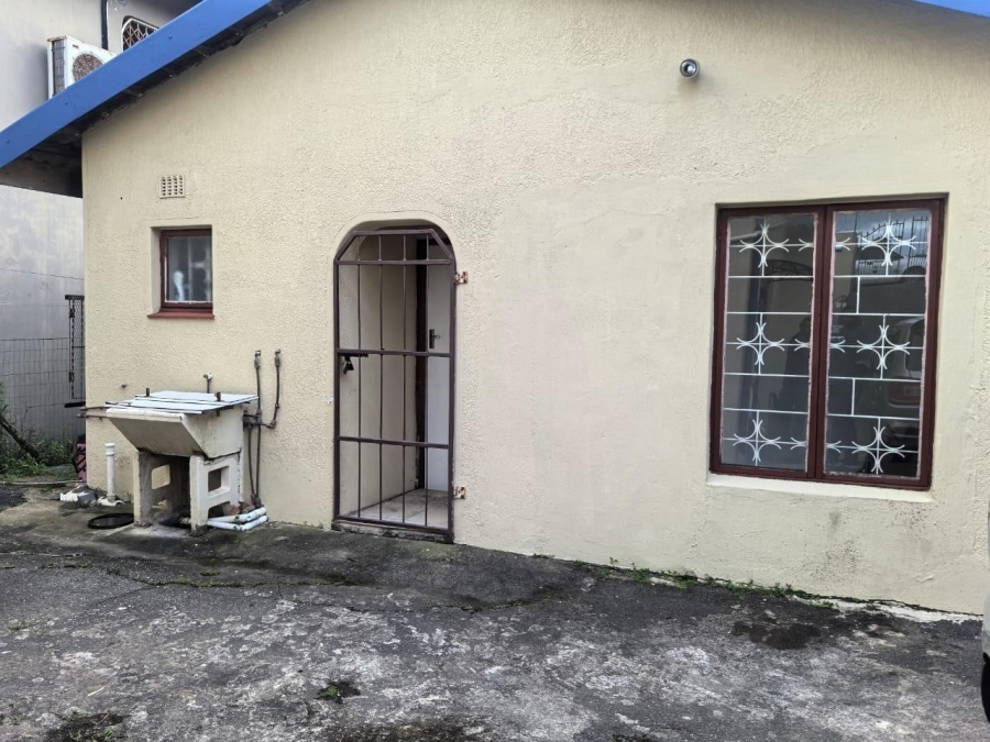 6 Bedroom Property for Sale in Chatsworth KwaZulu-Natal