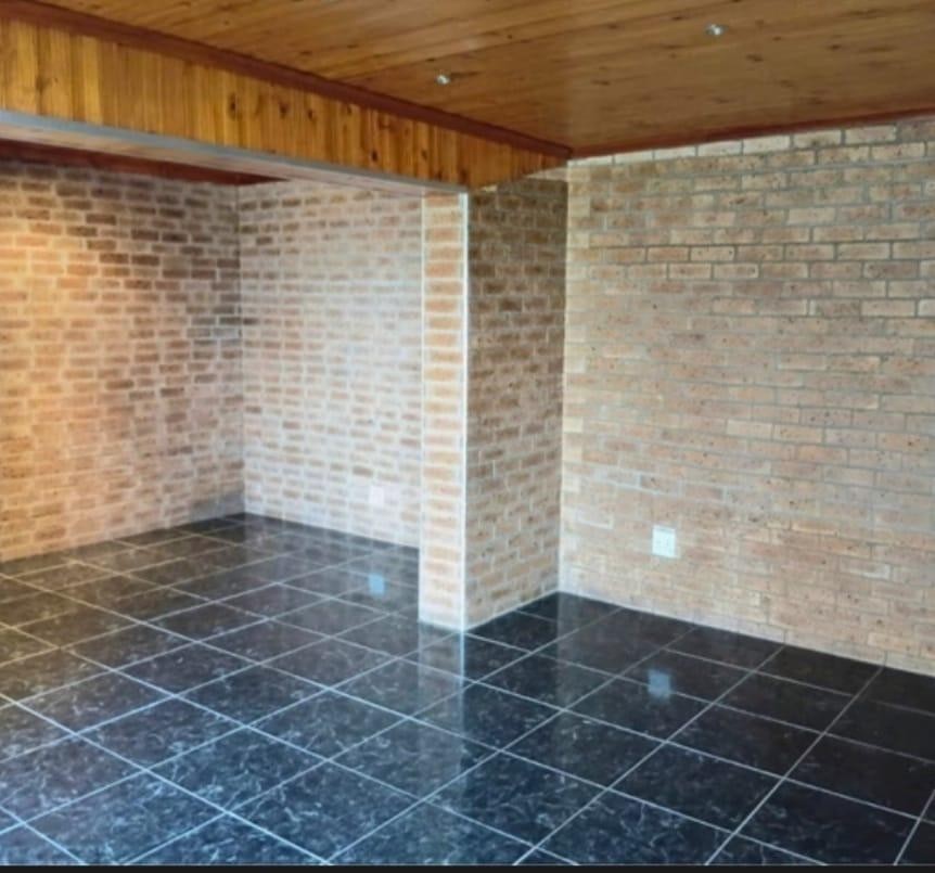 4 Bedroom Property for Sale in Risecliff KwaZulu-Natal